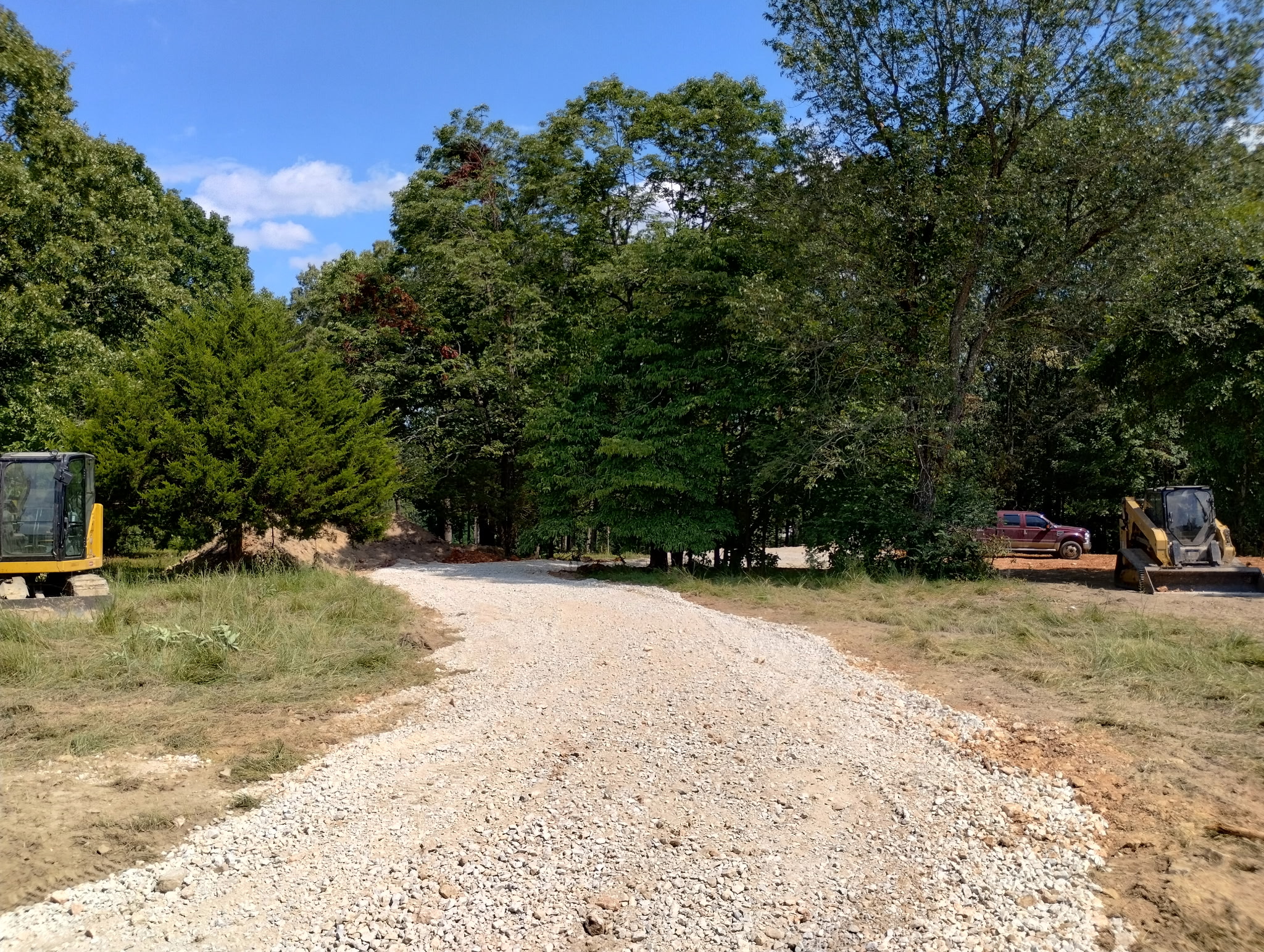 Aggregate access route with equipment on the Harrison site